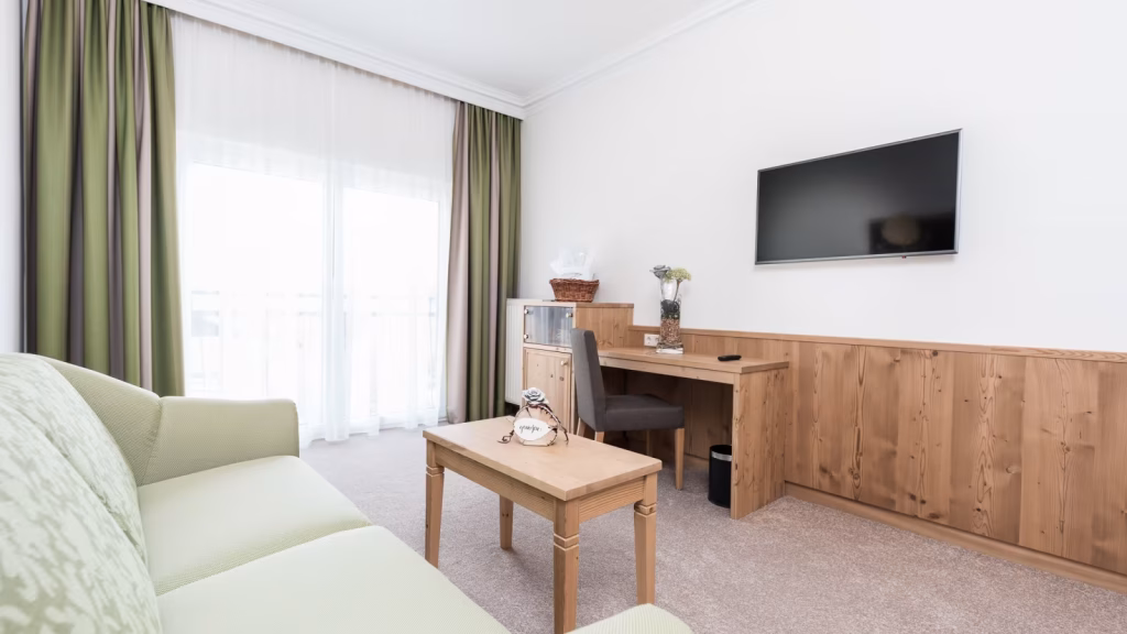 Marienhof Velden Junior Suite Rolls Roys1